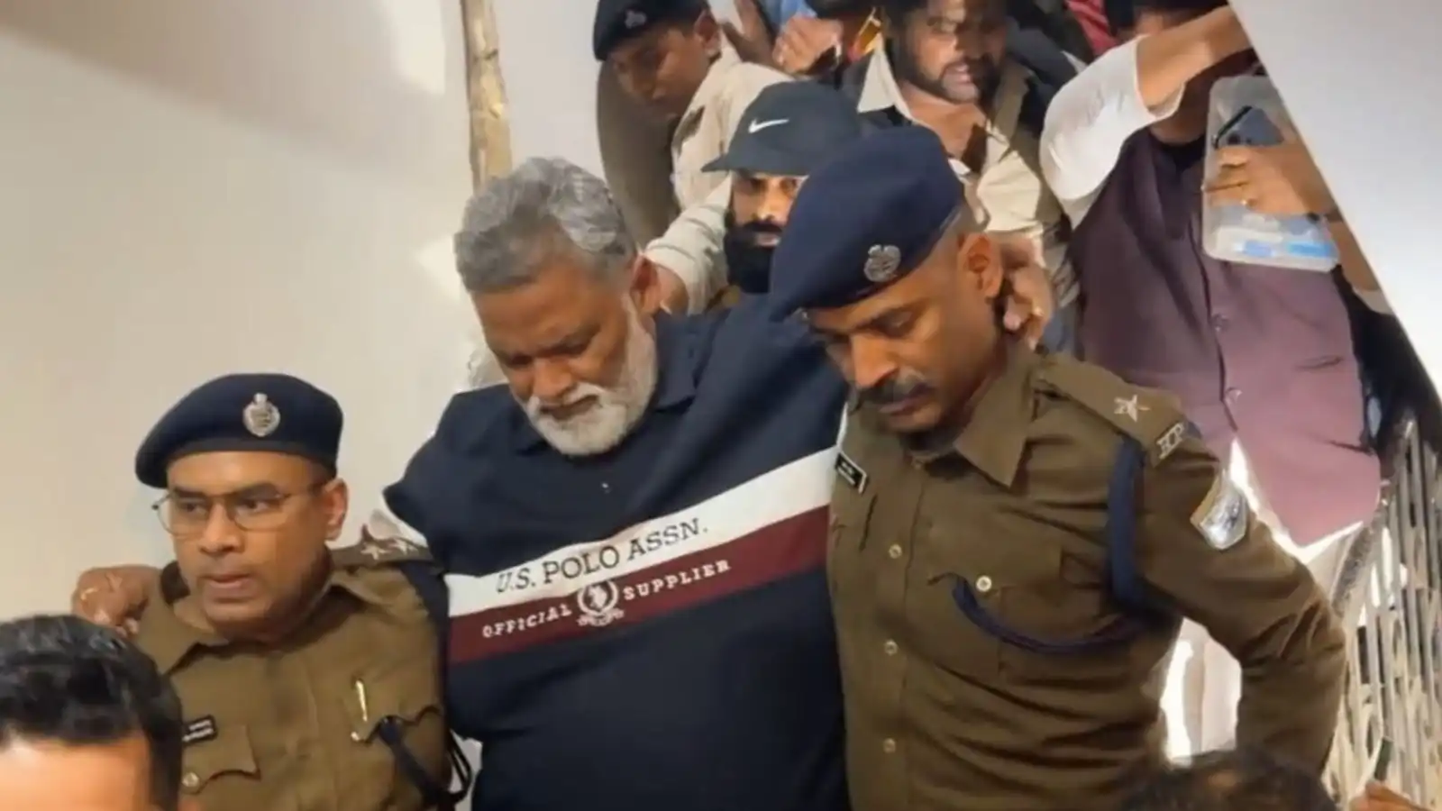 बिहार में पप्पू यादव की आधी रात को हुई घर से गिरफ्तारी, पुलिस को देख सांसद करने लगे ड्रामा pappu yadav arrested at midnight in bihar creates drama as police arrives