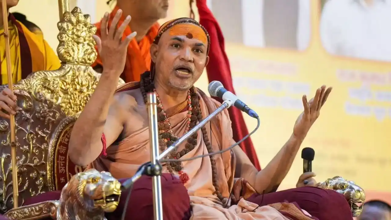 shankaracharya avimukteshwaranand accused of sexual abuse of two minors fir registered under pocso act