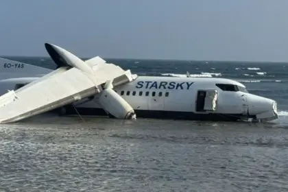 somalia passenger plane crash landing video mogadishu