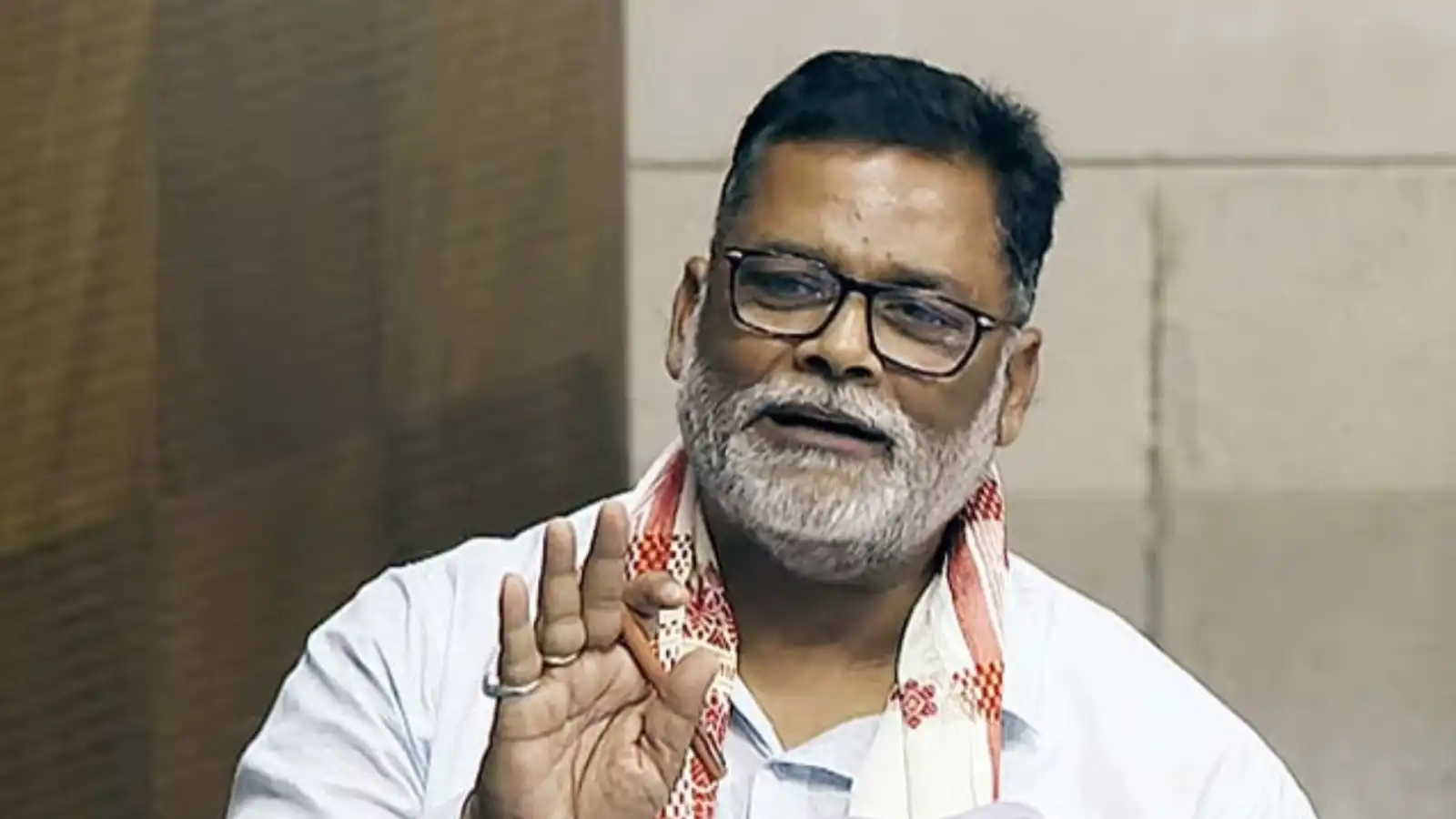 amid lpg crisis girls staying in patna hostels to get free gas independent mp pappu yadav makes major announcement in sonpur