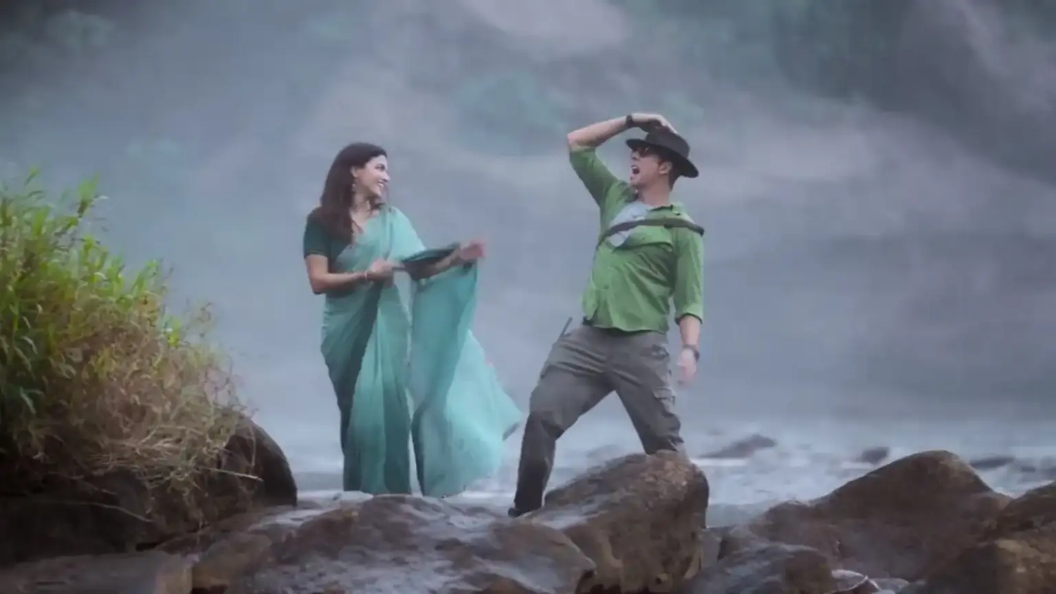 bhoot bangla new song tu hi disda released akshay vamikas chemistry and arijits voice win fans hearts