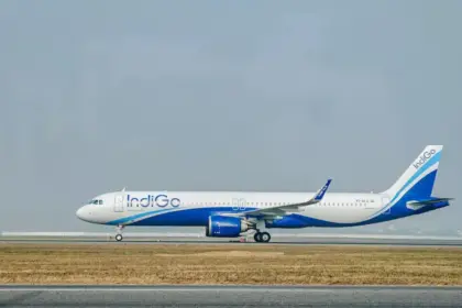 indigo flight from visakhapatnam faces major technical snag makes emergency landing at delhi airport