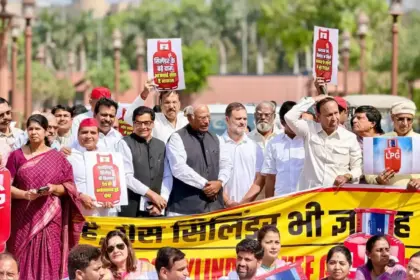 lpg cylinder shortage opposition protest parliament rahul gandhi