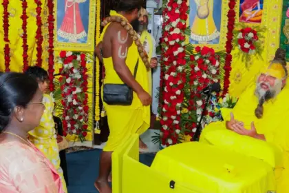 president droupadi murmu visits premanand maharajs ashram latest pictures from vrindavan surface
