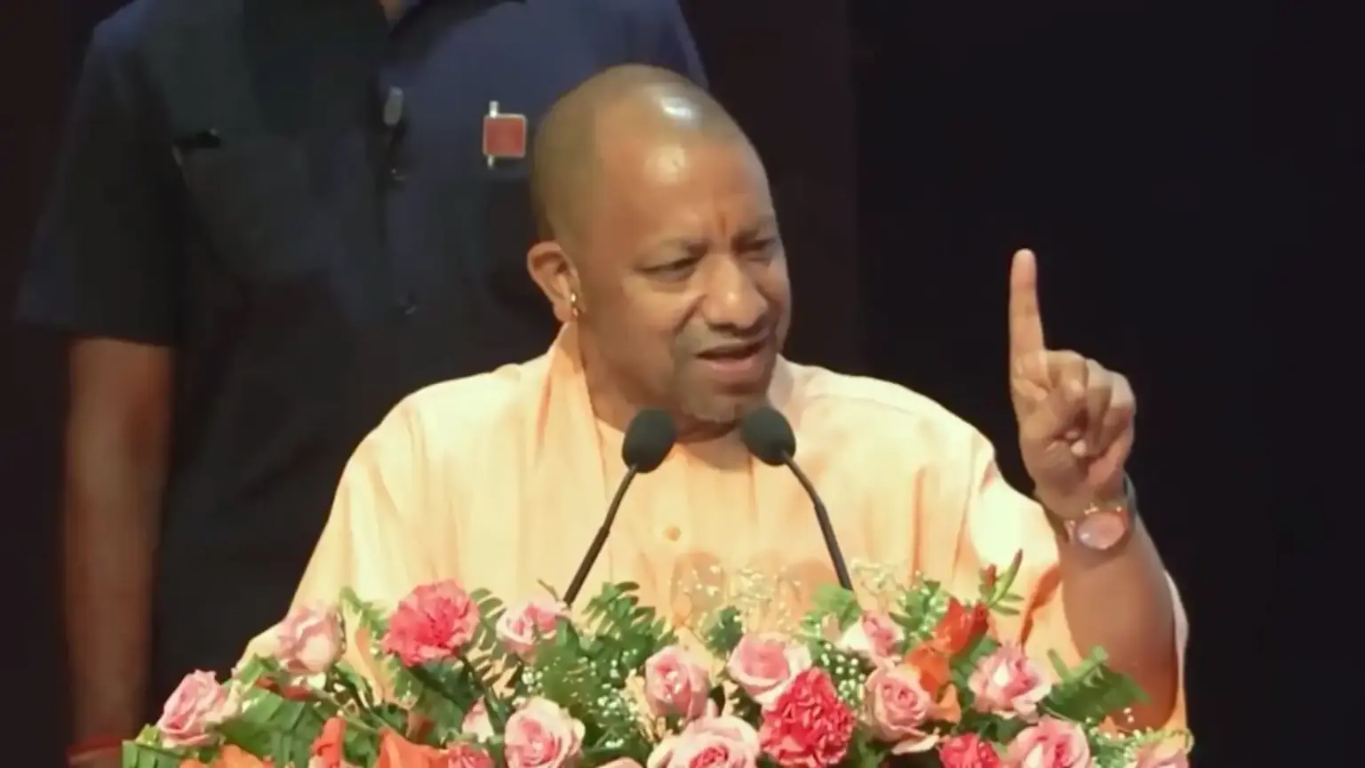 after noida demonstrations yogi government takes major decision increases workers salaries by up to 3000