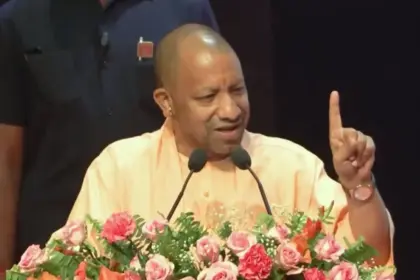 after noida demonstrations yogi government takes major decision increases workers salaries by up to 3000