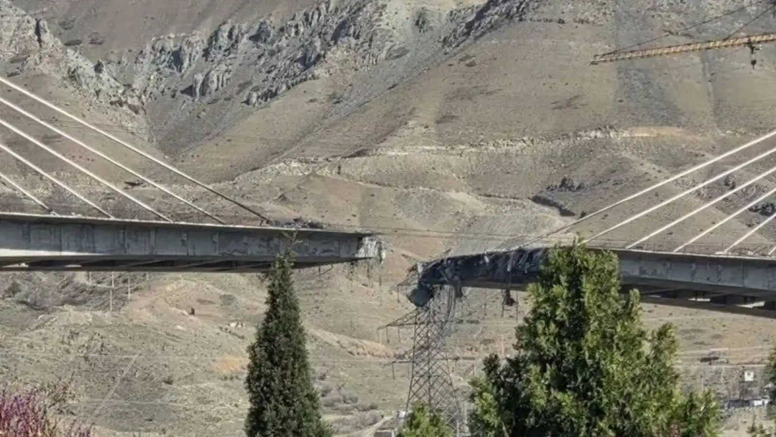 iran threatens to blow up 8 bridges in gulf after us destroys its tallest bridge