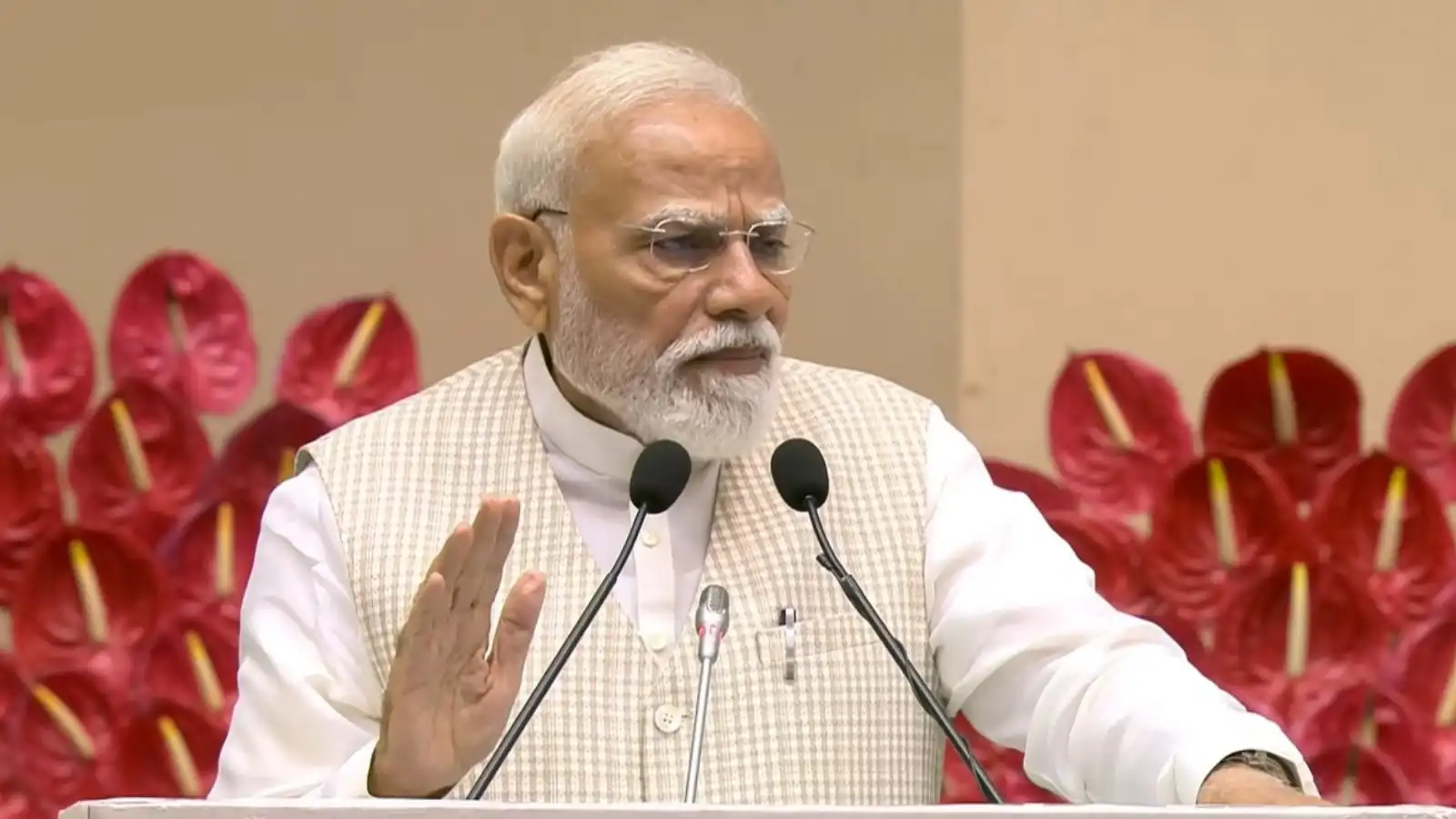 pm modi nari shakti vandan sammelan parliament special session women reservation