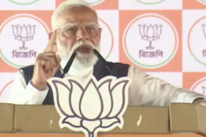 tmcs lamp is flickering before it goes out pm modi takes a jibe at mamata banerjee in dum dum rally