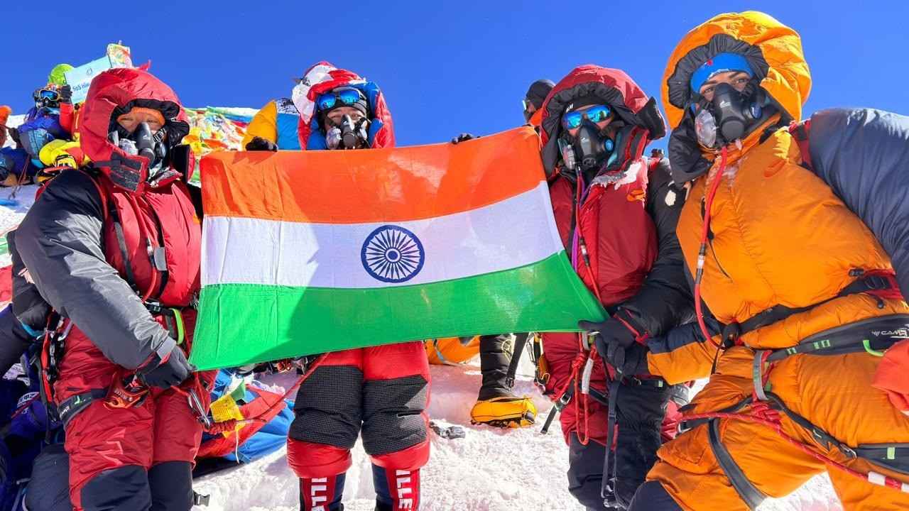 echoes of vande mataram on mount everest bsf women hoist the tricolour in the death zone create history