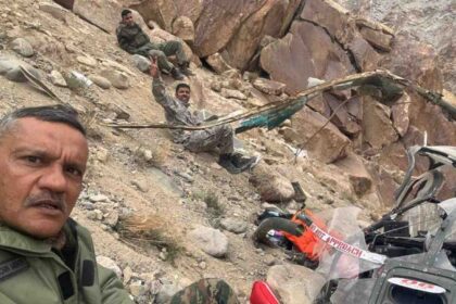 indian army cheetah helicopter crashes in ladakh two pilots and major general injured
