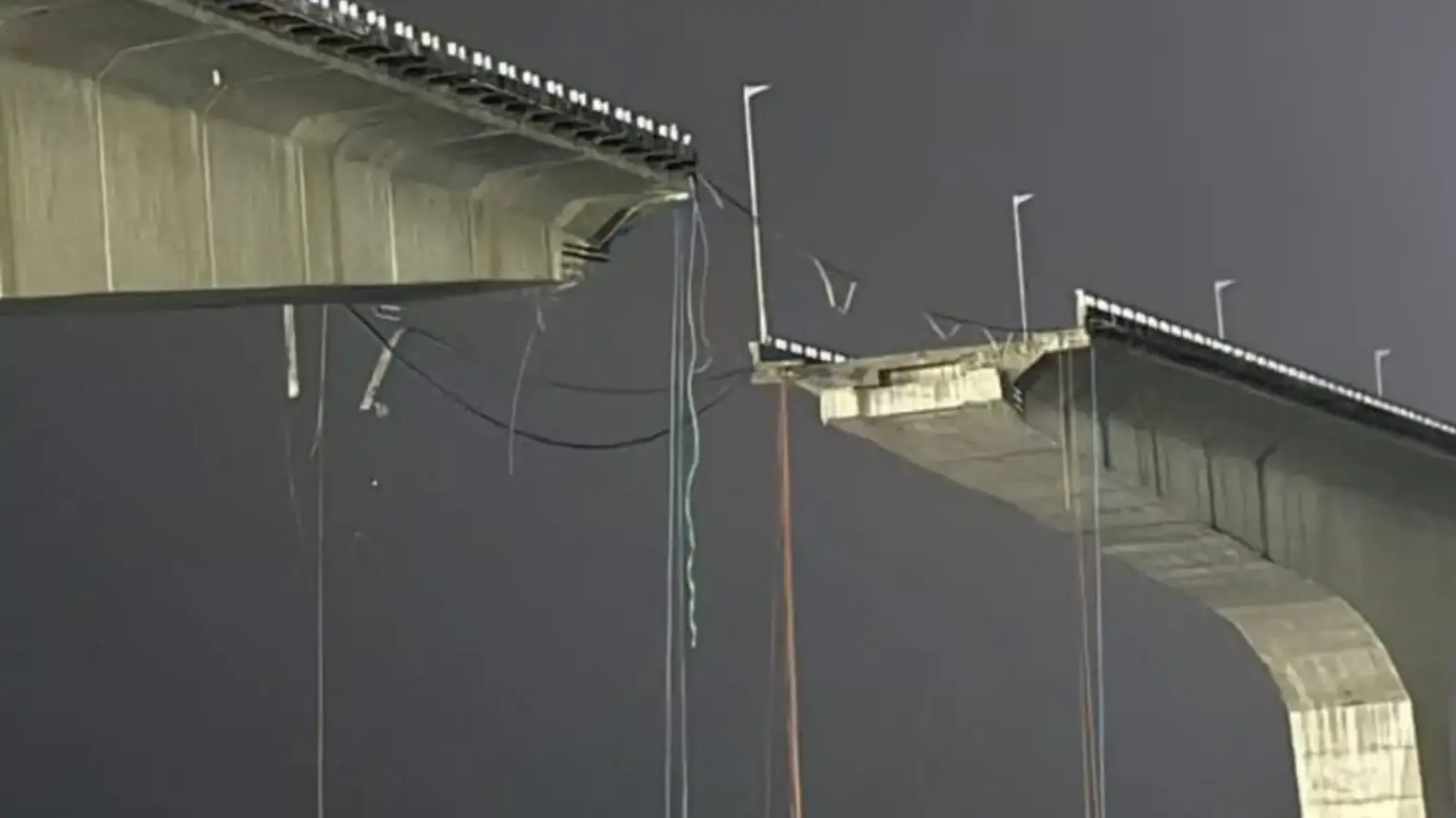 major accident averted in bhagalpur as part of vikramshila setu falls into the ganga vehicles get stranded on the bridge