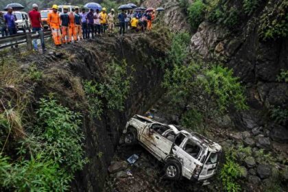 scorpio falls into deep gorge in maharashtra 8 killed in tragic accident