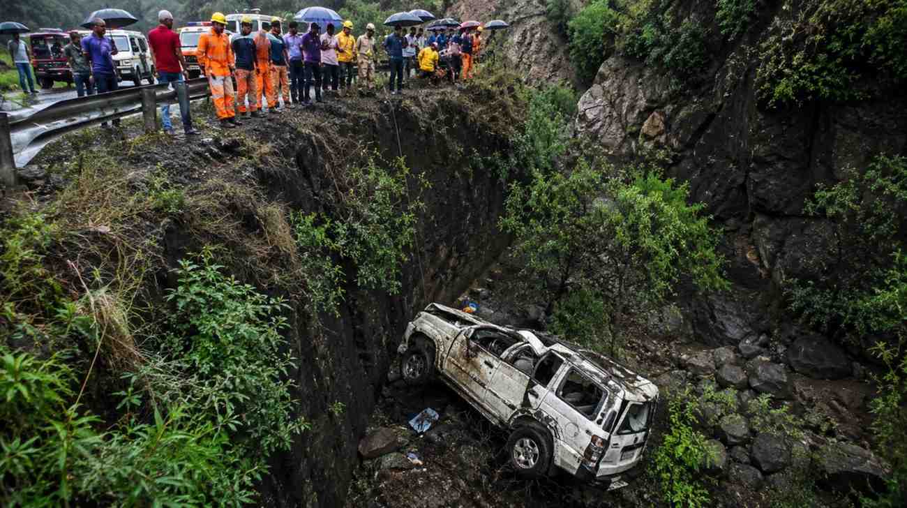 scorpio falls into deep gorge in maharashtra 8 killed in tragic accident