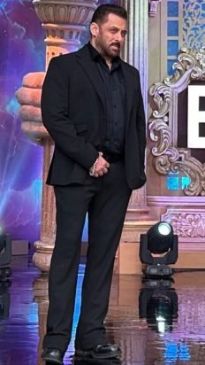 the-wait-for-salman-khans-show-bigg-boss-is-over-set-photos-surfaced